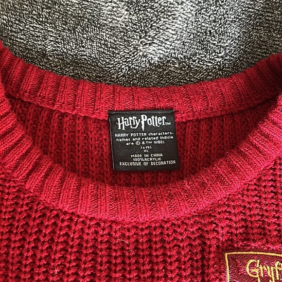 Harry Potter Gryffindor Girls Quidditch Sweater - Picture 3 of 6